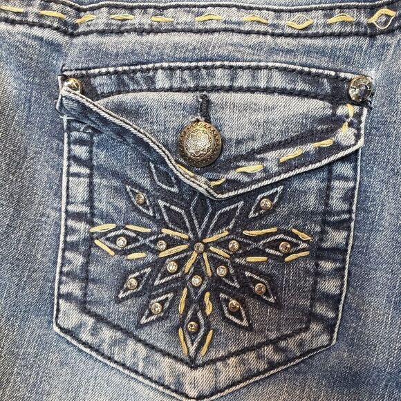 SUKO JEANS Cropped Length Crystal Embellished Jeans - Picture 5 of 6
